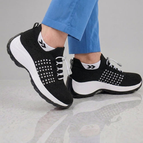 PLUMA Flow Orthopedic Knit Sneaker - Black & White